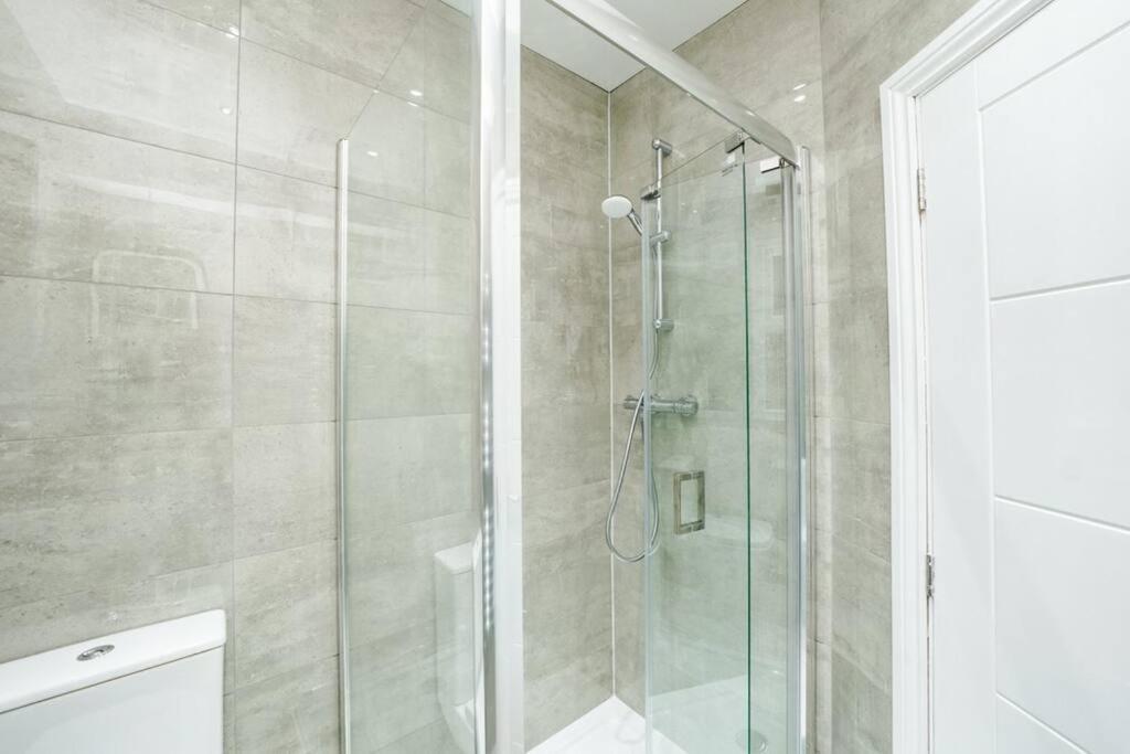Newly Renovated Modern 4 Bed 3 Bath Apartment London Exterior photo