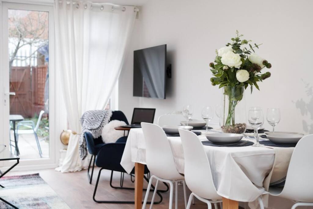 Newly Renovated Modern 4 Bed 3 Bath Apartment London Exterior photo