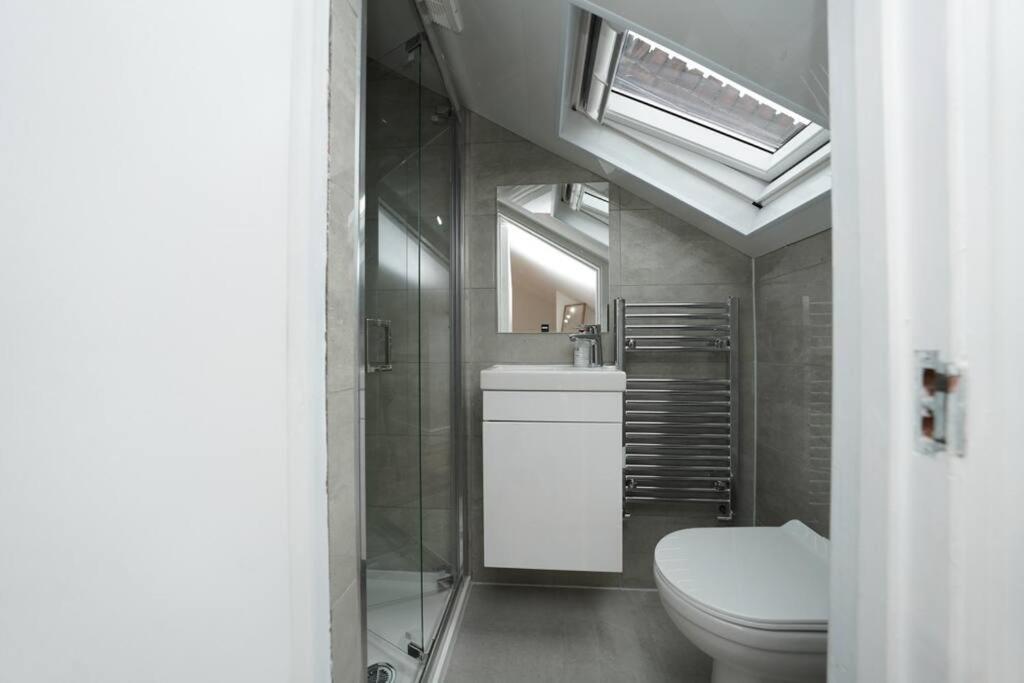 Newly Renovated Modern 4 Bed 3 Bath Apartment London Exterior photo