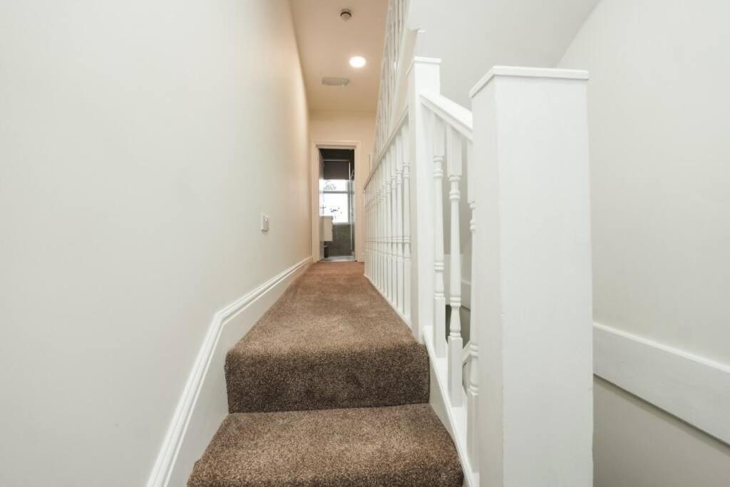 Newly Renovated Modern 4 Bed 3 Bath Apartment London Exterior photo