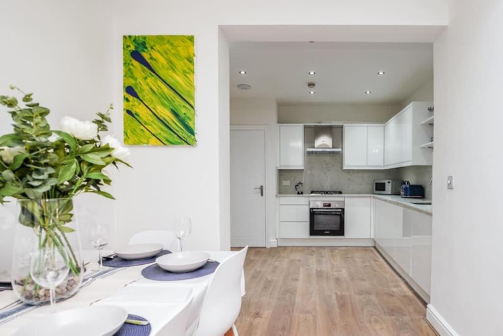 Newly Renovated Modern 4 Bed 3 Bath Apartment London Exterior photo
