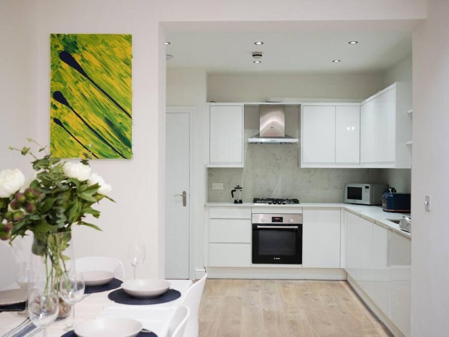 Newly Renovated Modern 4 Bed 3 Bath Apartment London Exterior photo