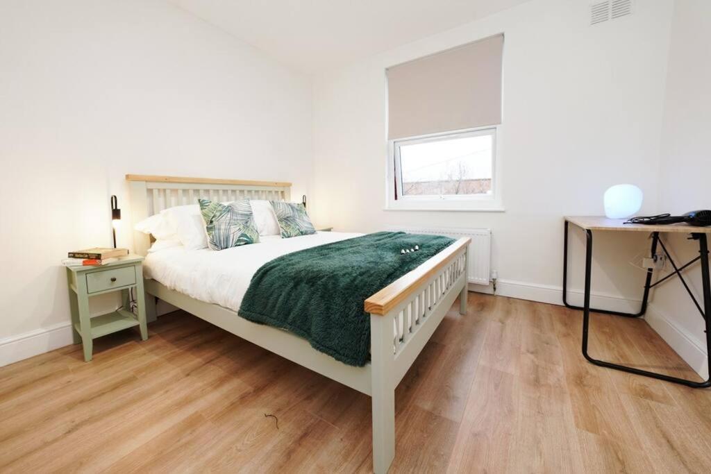 Newly Renovated Modern 4 Bed 3 Bath Apartment London Exterior photo