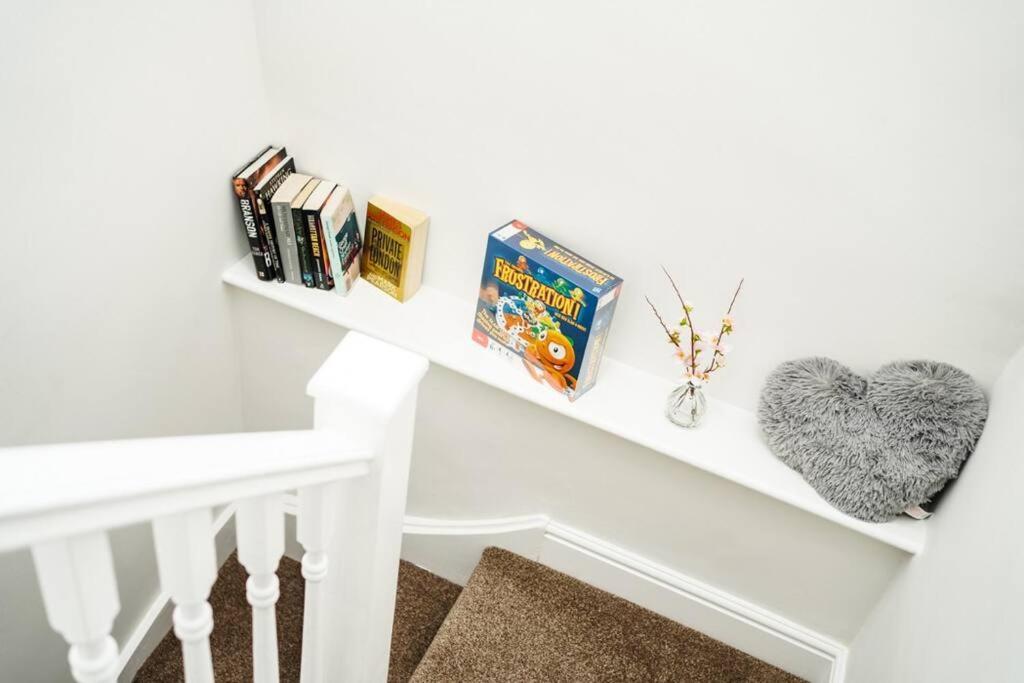 Newly Renovated Modern 4 Bed 3 Bath Apartment London Exterior photo