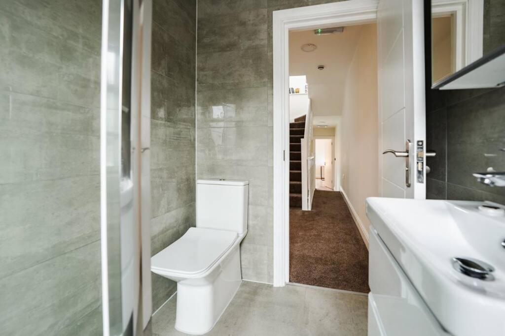 Newly Renovated Modern 4 Bed 3 Bath Apartment London Exterior photo