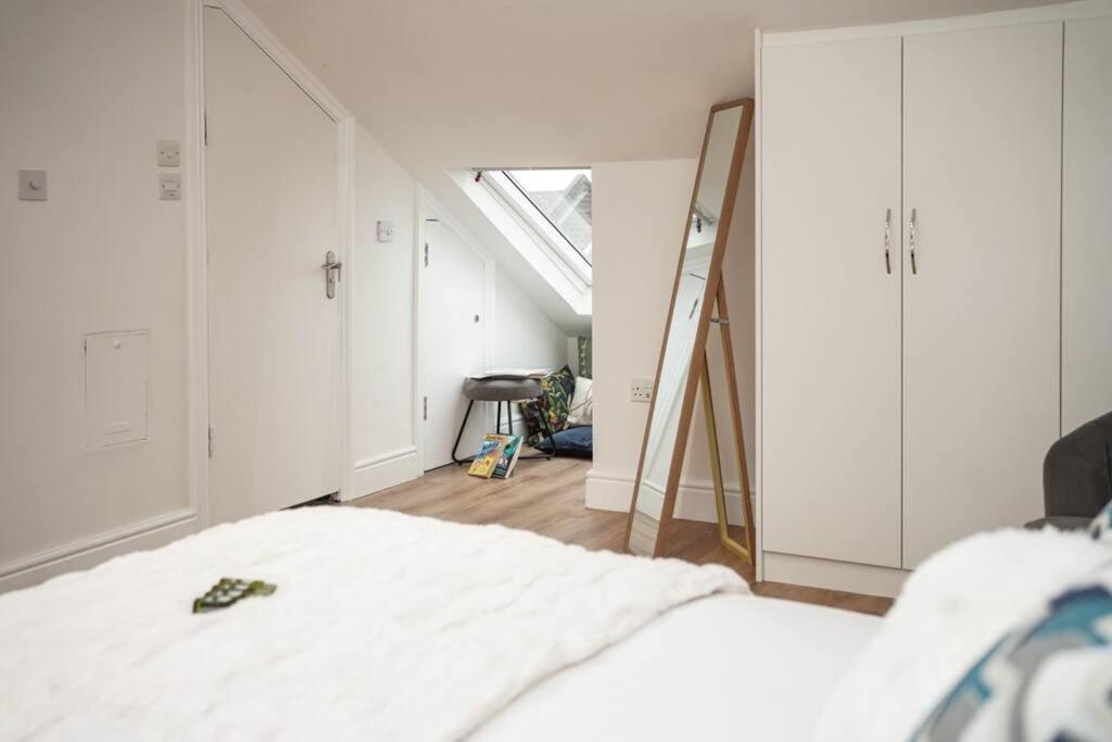 Newly Renovated Modern 4 Bed 3 Bath Apartment London Exterior photo