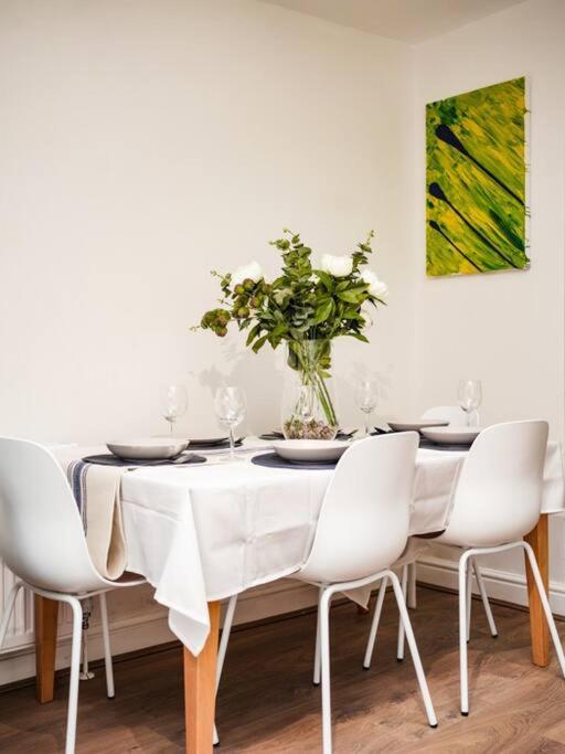 Newly Renovated Modern 4 Bed 3 Bath Apartment London Exterior photo
