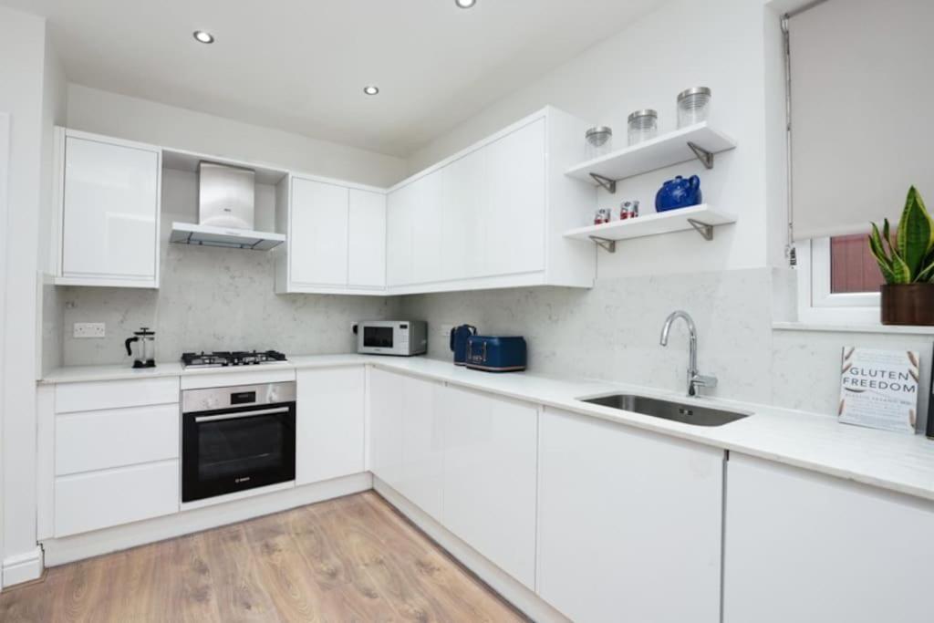 Newly Renovated Modern 4 Bed 3 Bath Apartment London Exterior photo