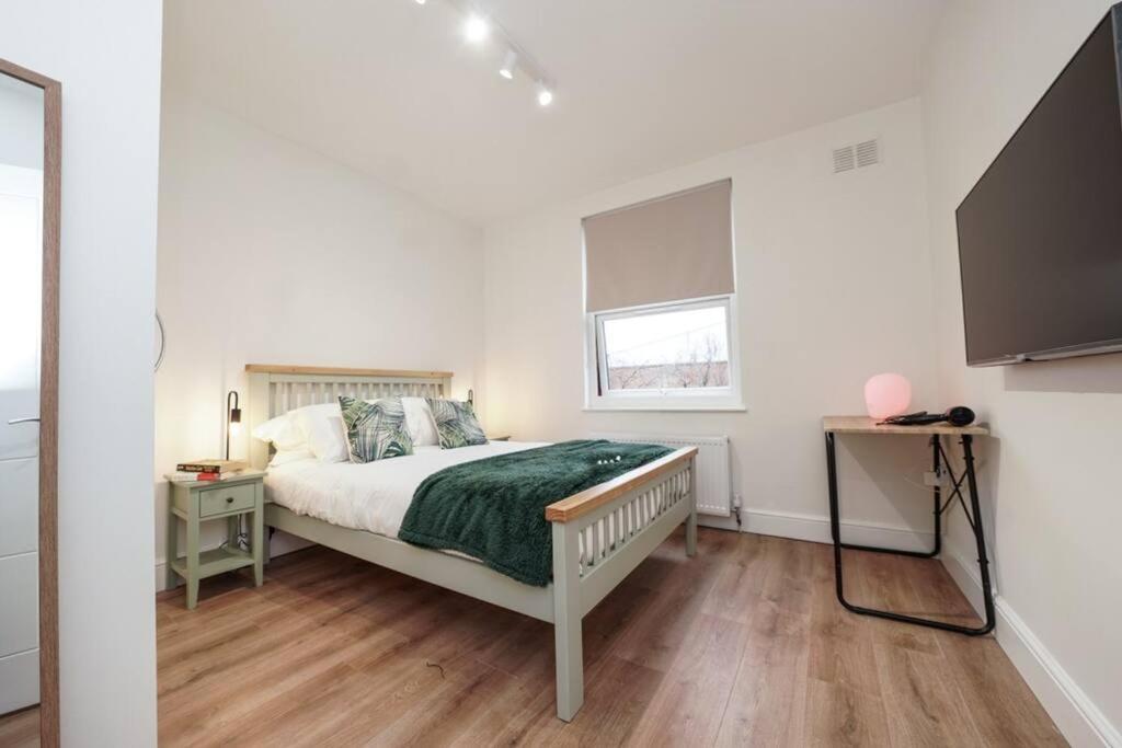 Newly Renovated Modern 4 Bed 3 Bath Apartment London Exterior photo